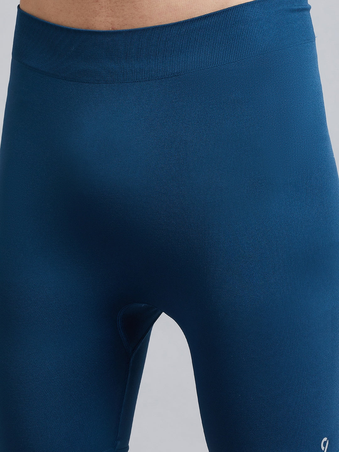 Seamless Solid Men Mid Rise Active Shorts Navy