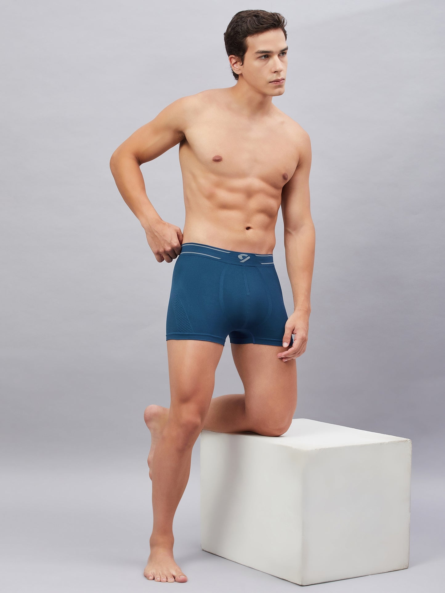 Seamless Mesh Structure Trunk- Blueopal