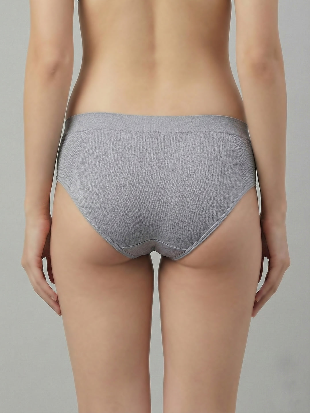 Women Seamless Mid-Rise Soft &Breathable Briefs(Pack Of 3)