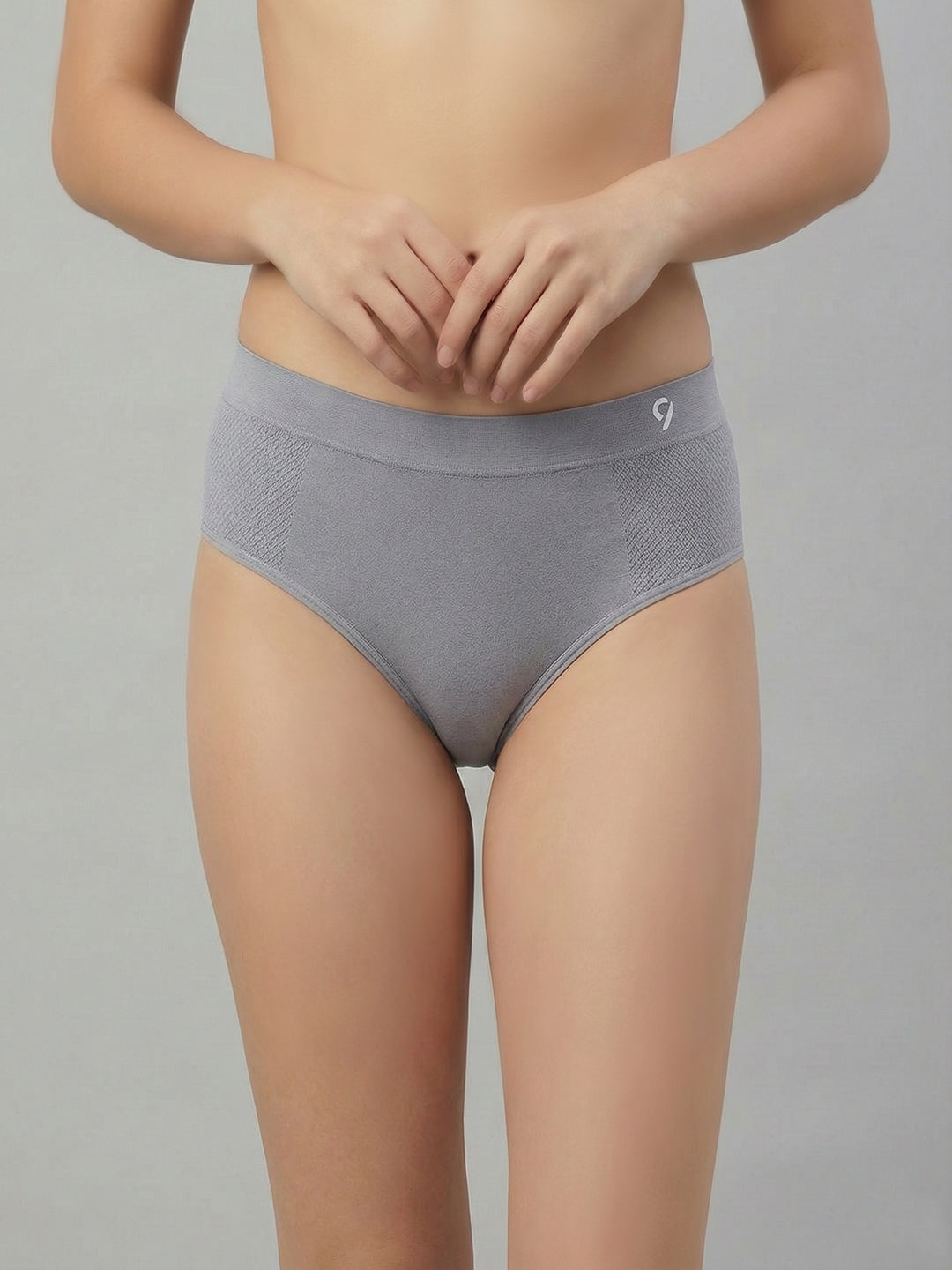 Women Seamless Mid-Rise Soft &Breathable Briefs(Pack Of 3)