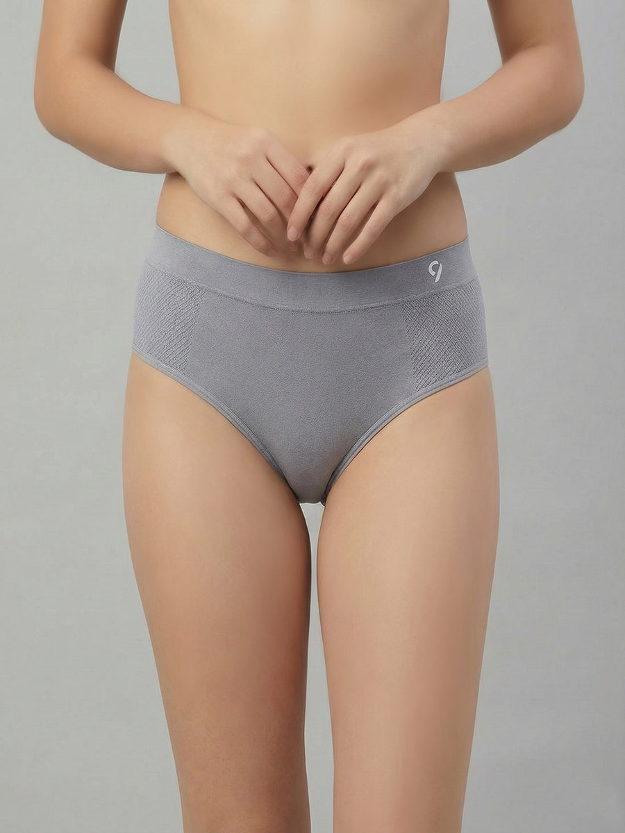 Women Seamless Mid-Rise Soft &Breathable Briefs(Pack Of 3)