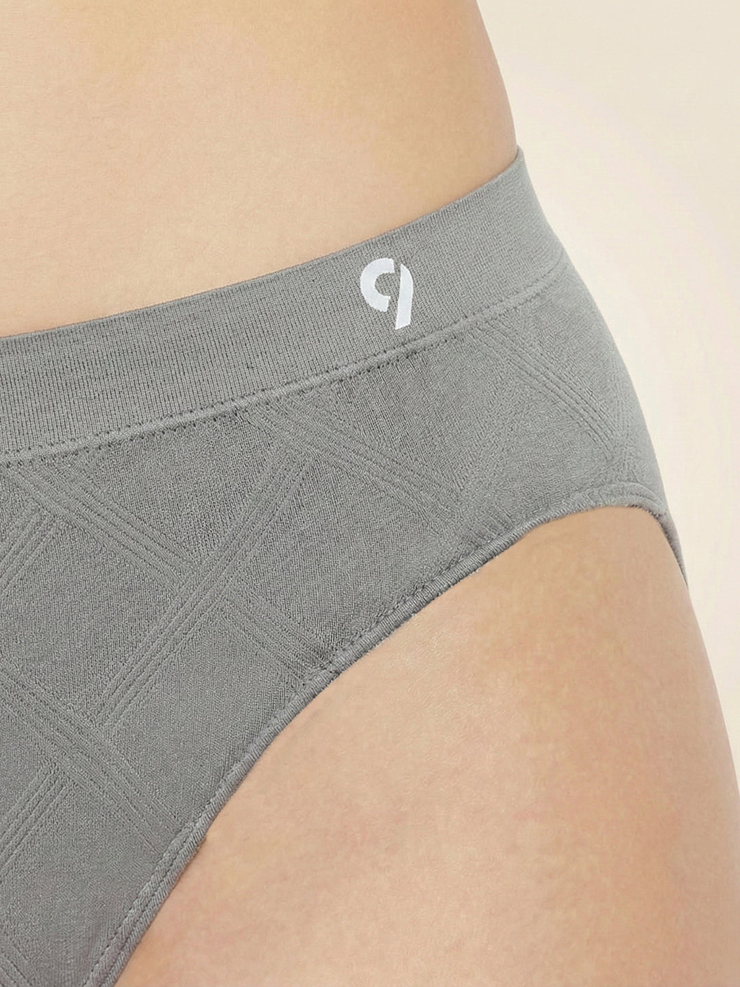 Women’s Seamless Ultra Soft & Breathable Mid Rise Panties (Pack Of 3)