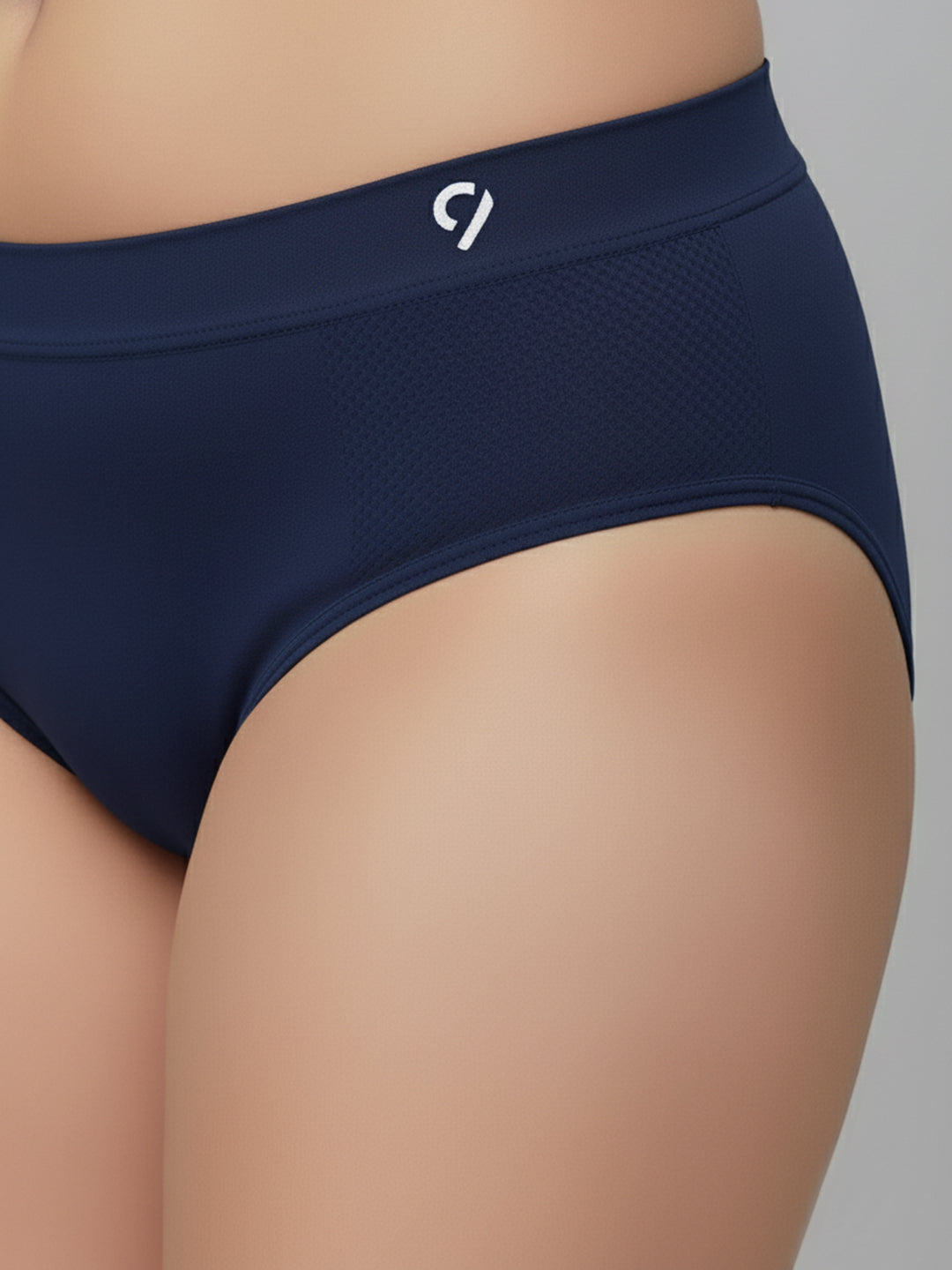 Women Seamless Mid-Rise Soft & Breathable Briefs(Pack Of 3)
